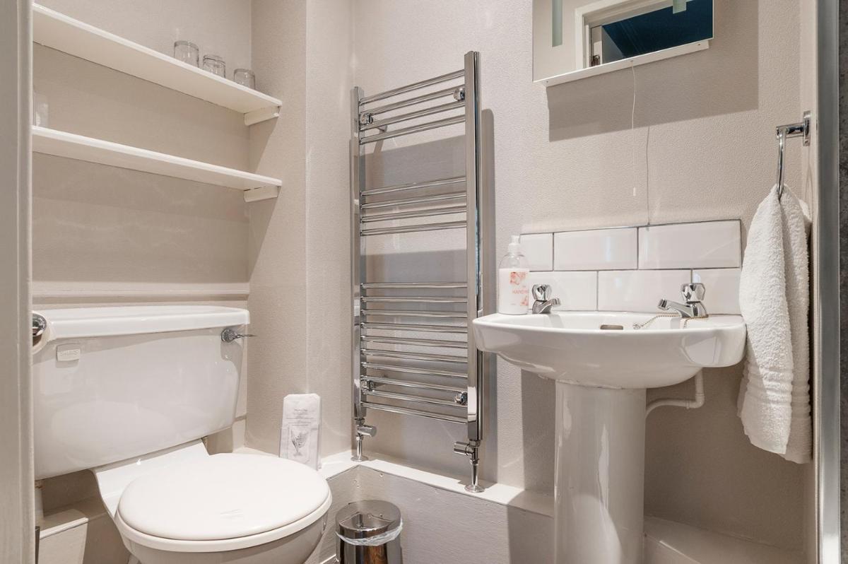 Aynetree Guest House - Housity