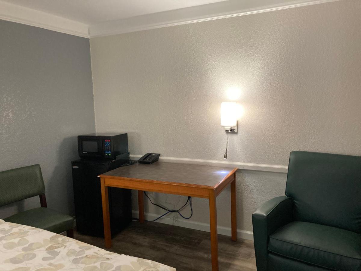 Relax Inn West Medical Center - Housity