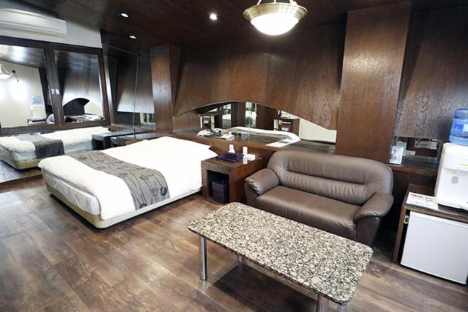 Lex Suwa (Adult Only) - Housity