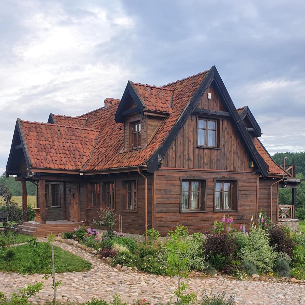 Malowniczy Zakątek w Dercu - Housity