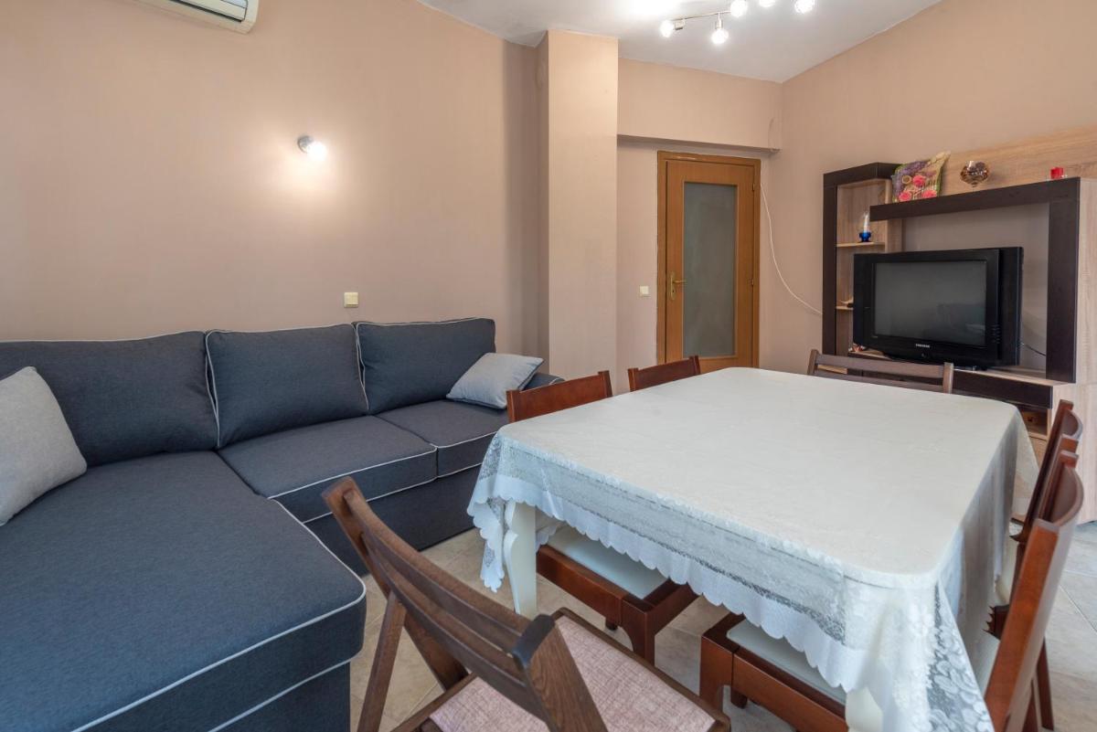 Azure Pretty Apartment TOP Location near Sea Garden - Housity