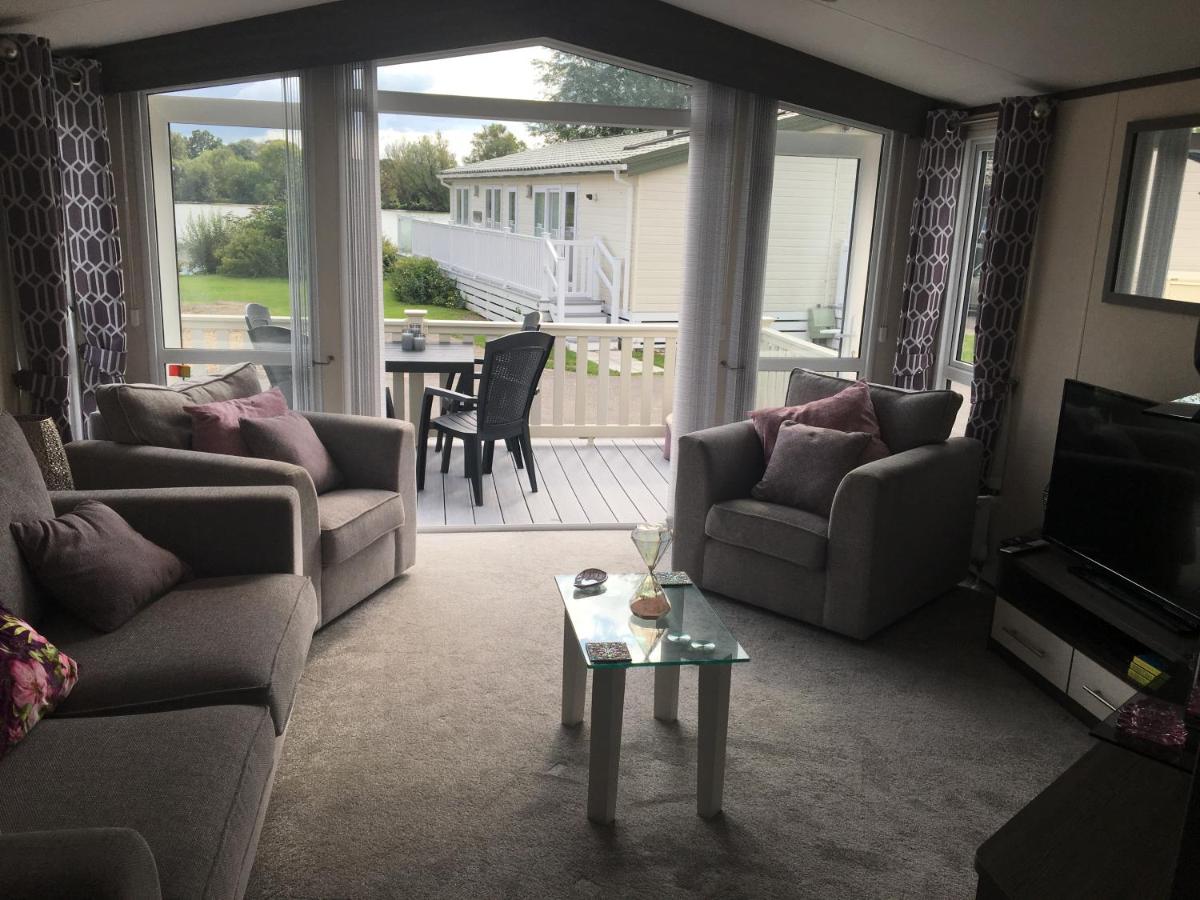 Chichester Lakeside - Housity