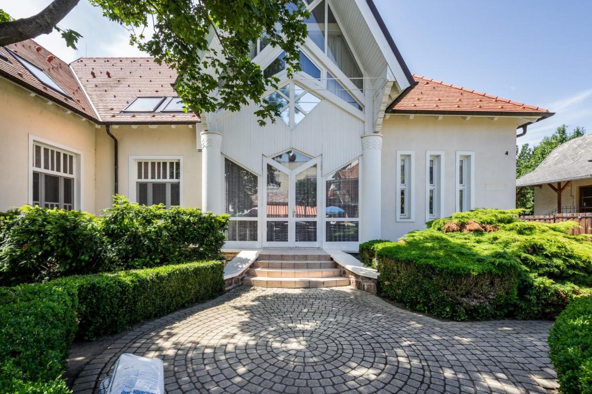 Hotel Clariss - Housity