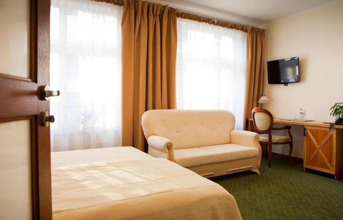 Hotel i Restauracja \"Pod Orłem\" - Housity