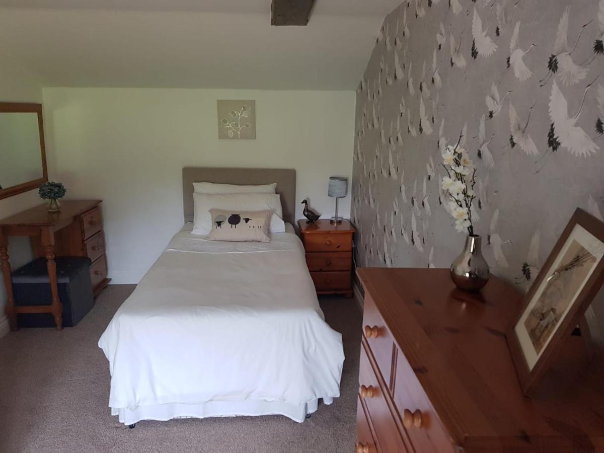 2 Barge Cottage - Housity