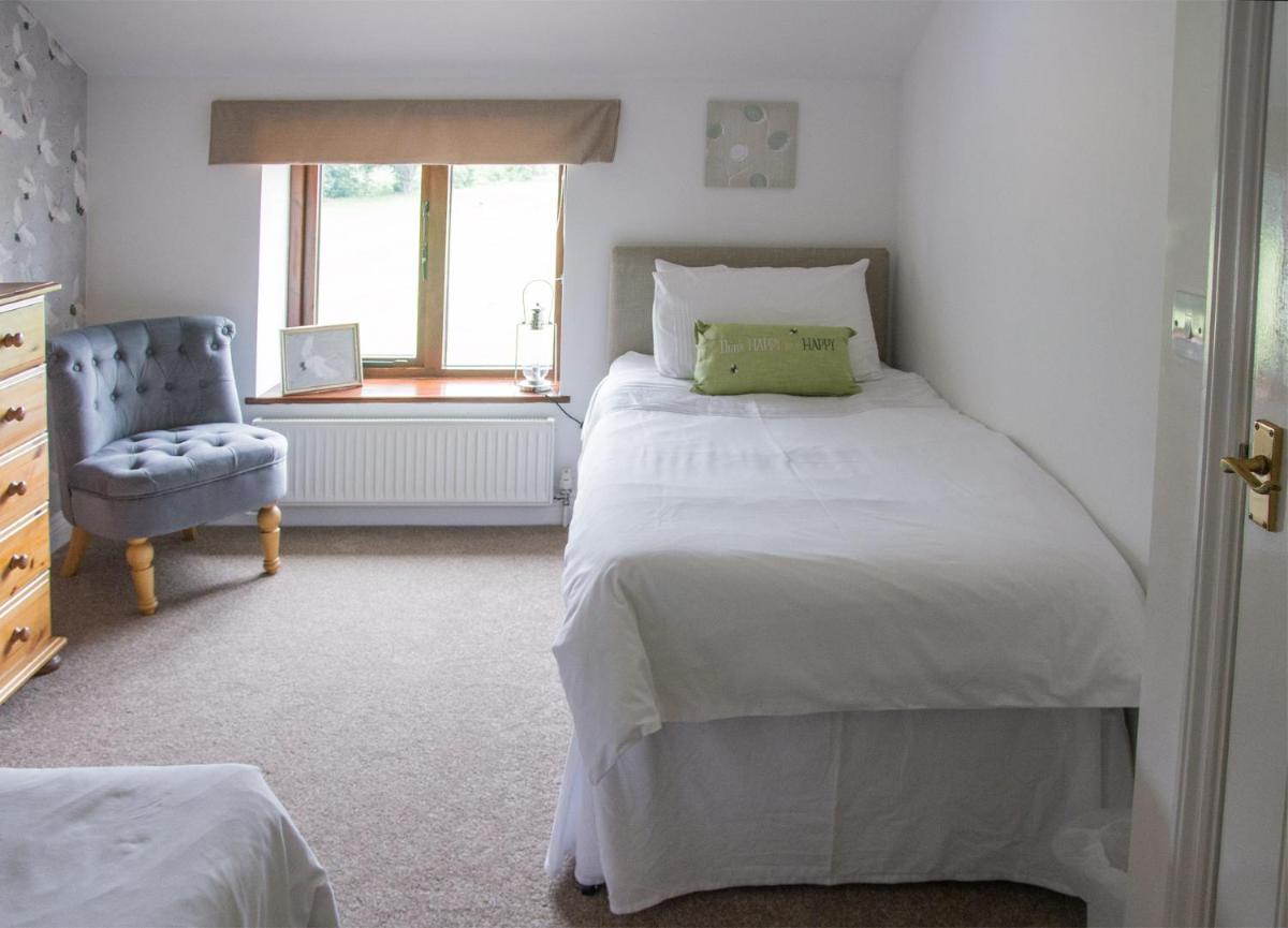 2 Barge Cottage - Housity