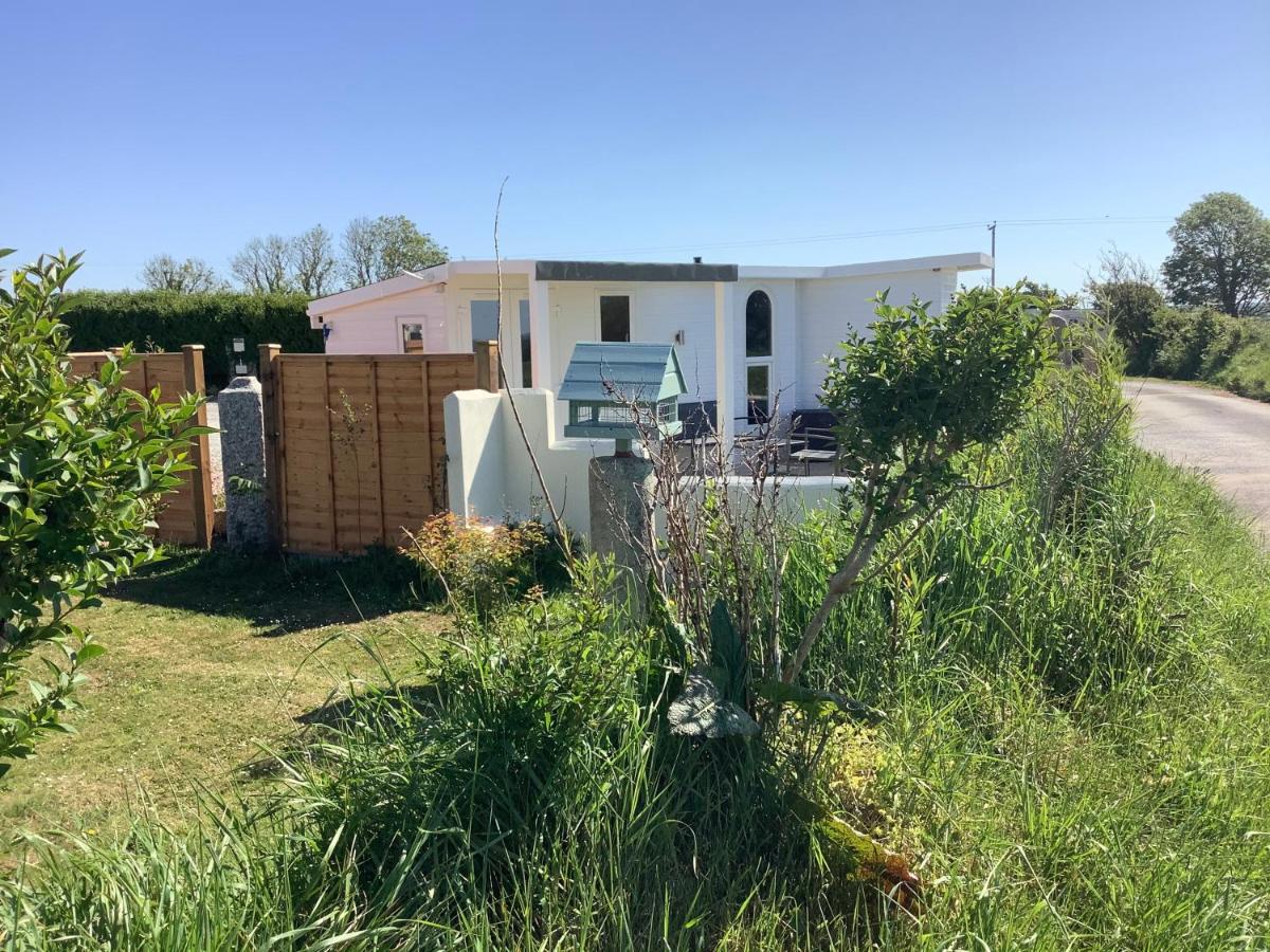 Cosy Cabin for two with country side views, near Kingsbridge - Housity