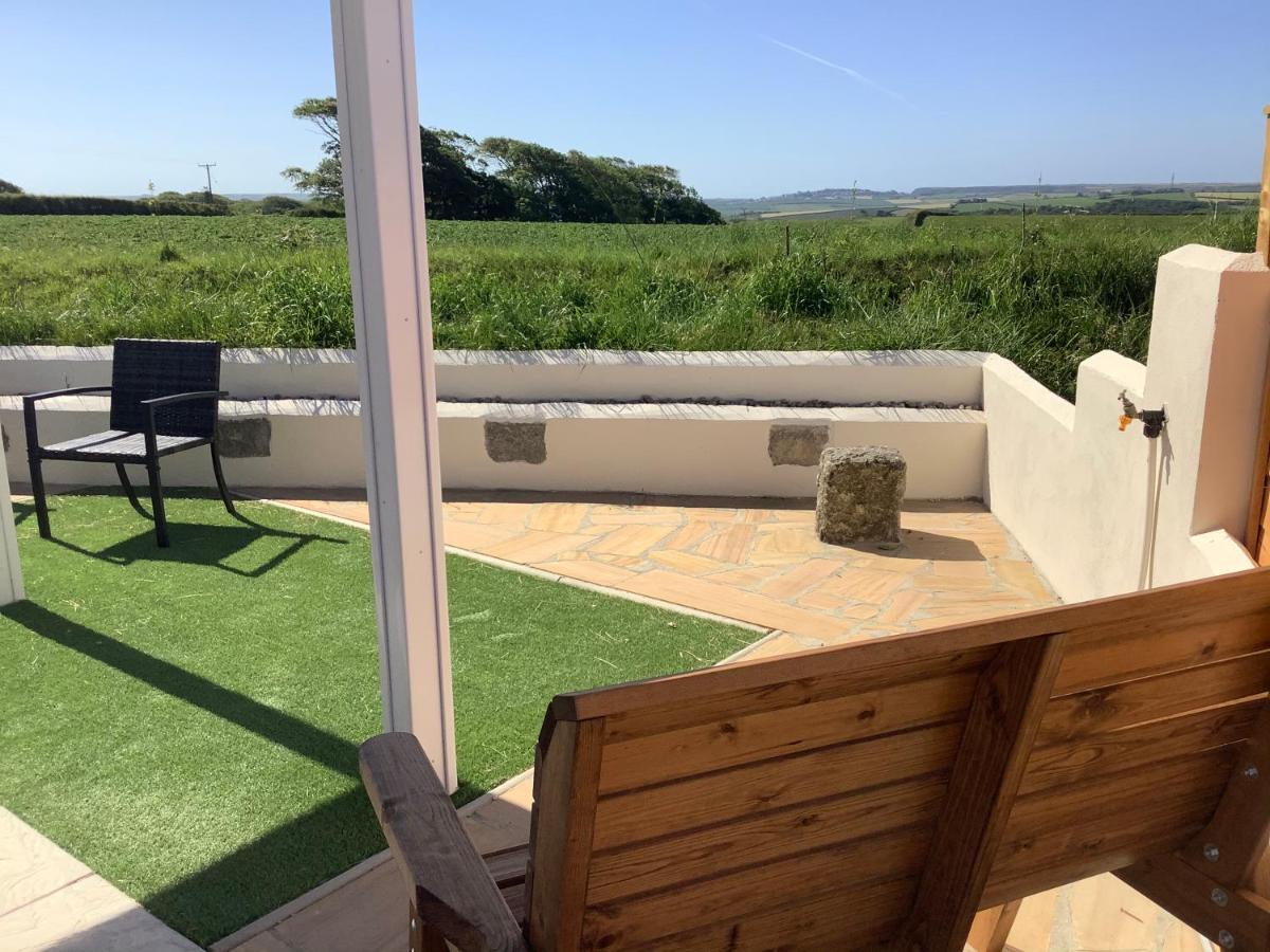 Cosy Cabin for two with country side views, near Kingsbridge - Housity