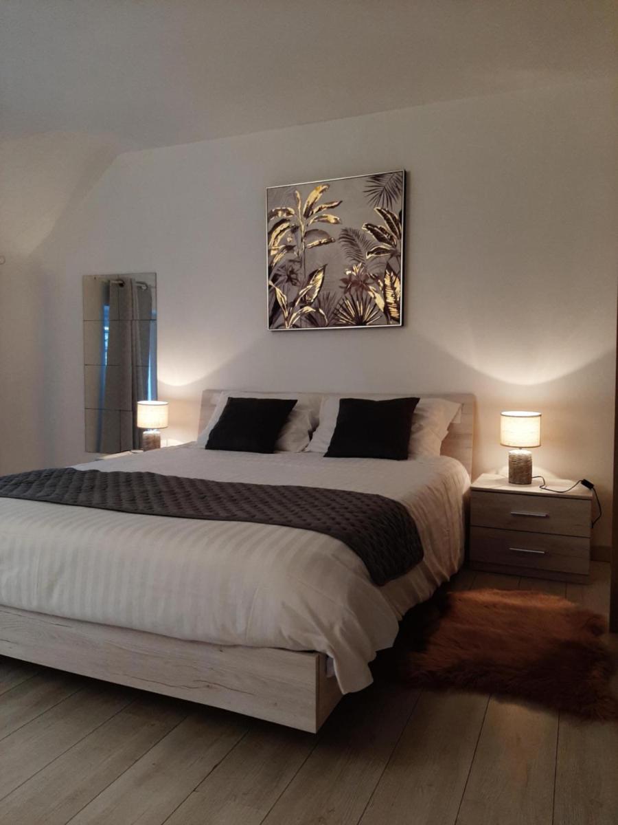 Maison de campagne en pierre bleue-WIFI et parking - Housity