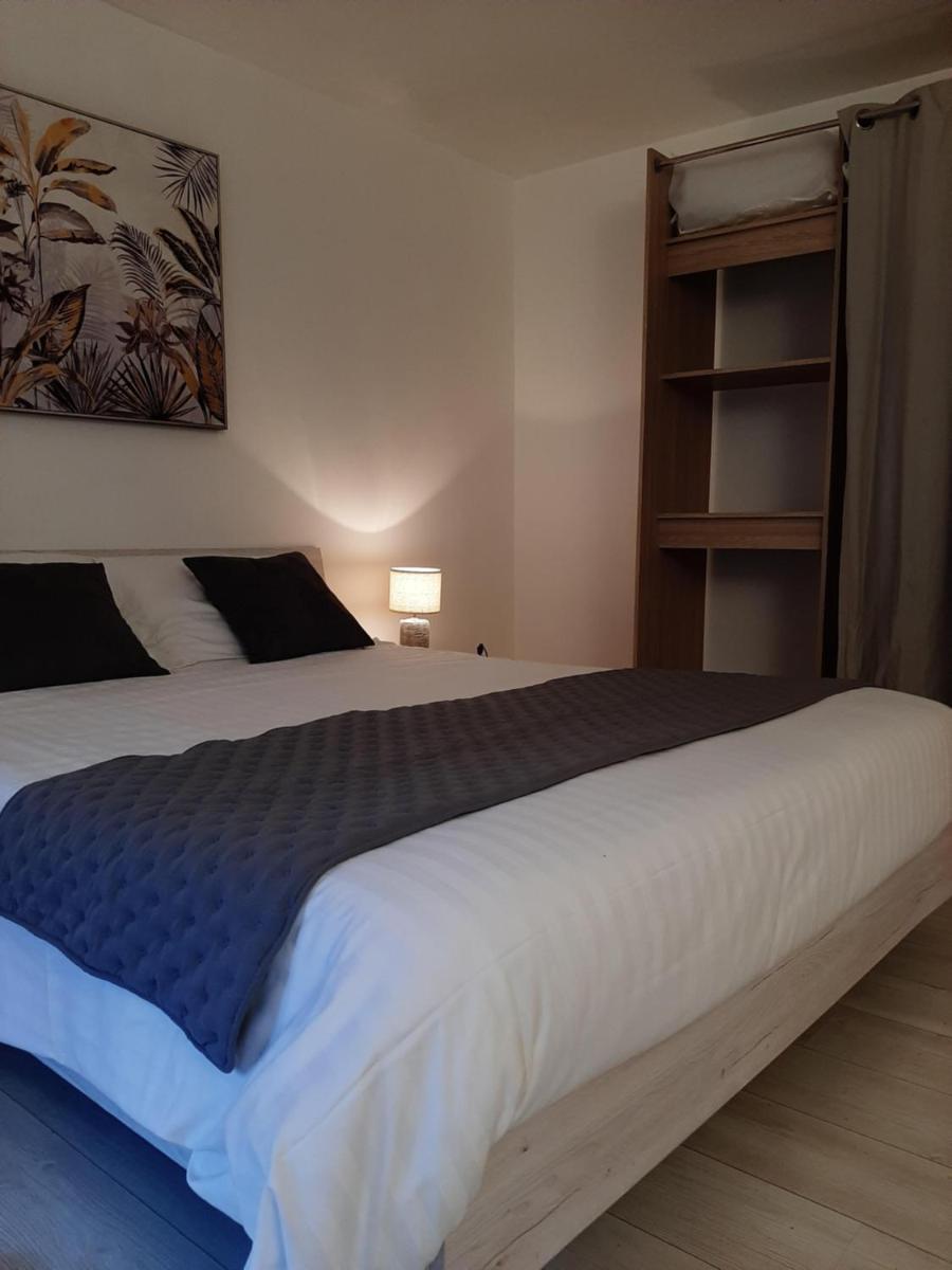 Maison de campagne en pierre bleue-WIFI et parking - Housity