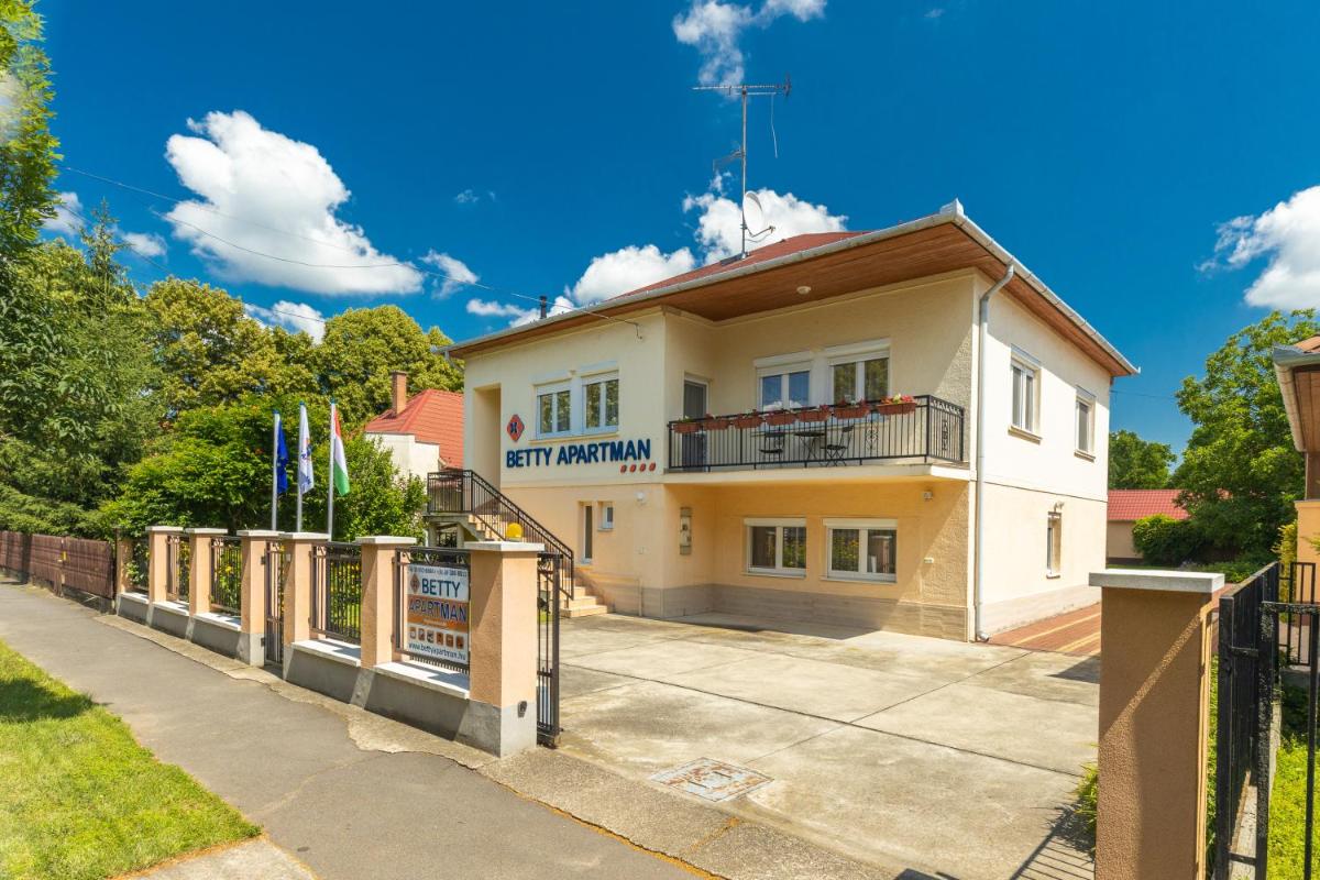 Betty Apartman Hajdúszoboszló - Housity