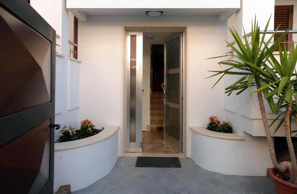 Alkira Lodge - Housity