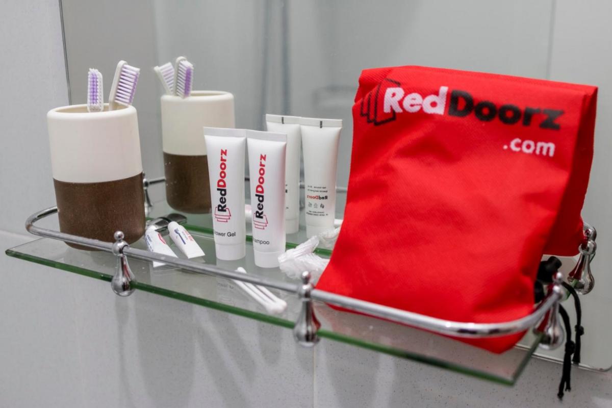 RedDoorz near RS USU Medan 3 - Housity