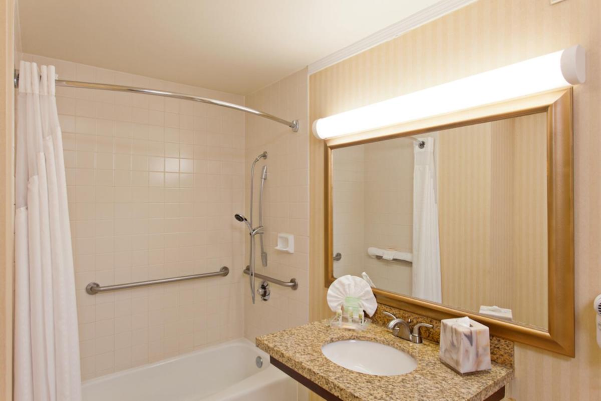 Holiday Inn Long Beach - Airport, an IHG Hotel - Housity