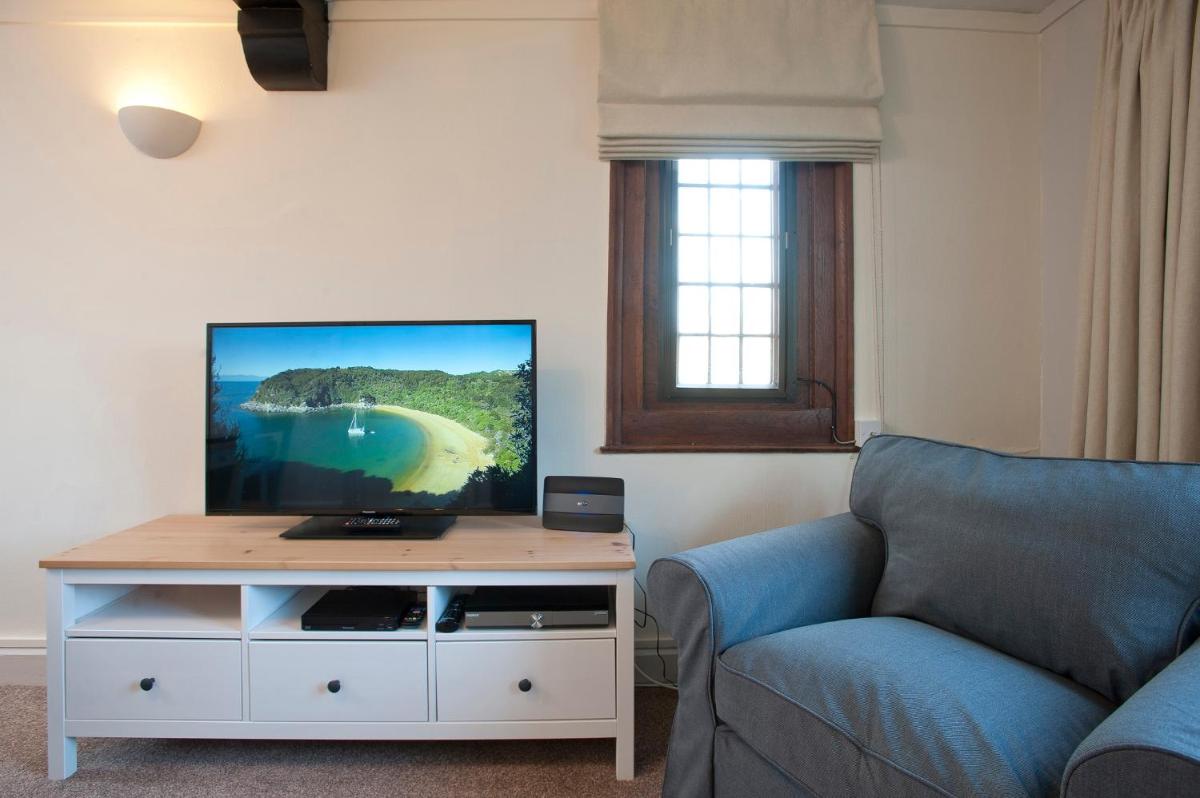 Madingley Hall - Housity