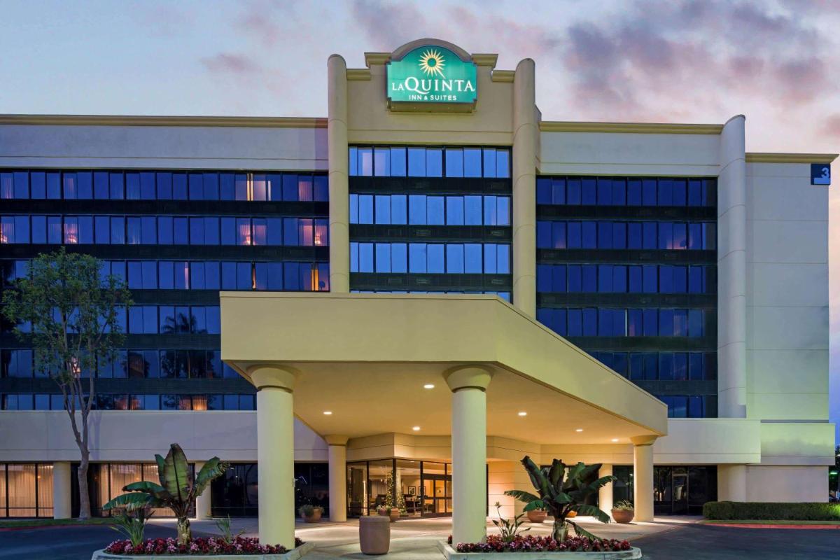 La Quinta by Wyndham Buena Park - Housity