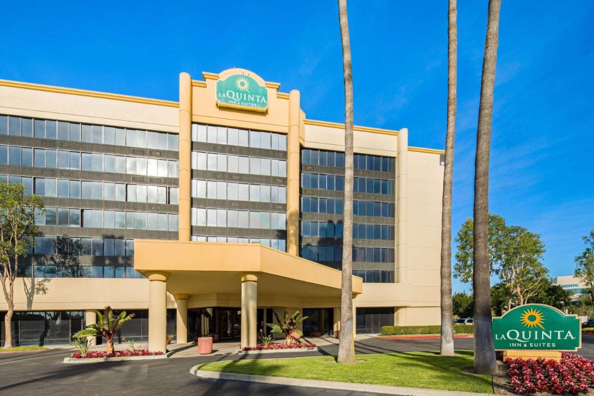 La Quinta by Wyndham Buena Park - Housity