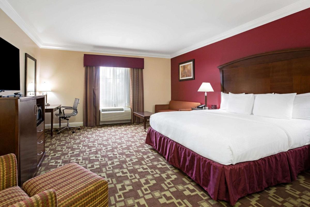 La Quinta by Wyndham Moreno Valley - Housity