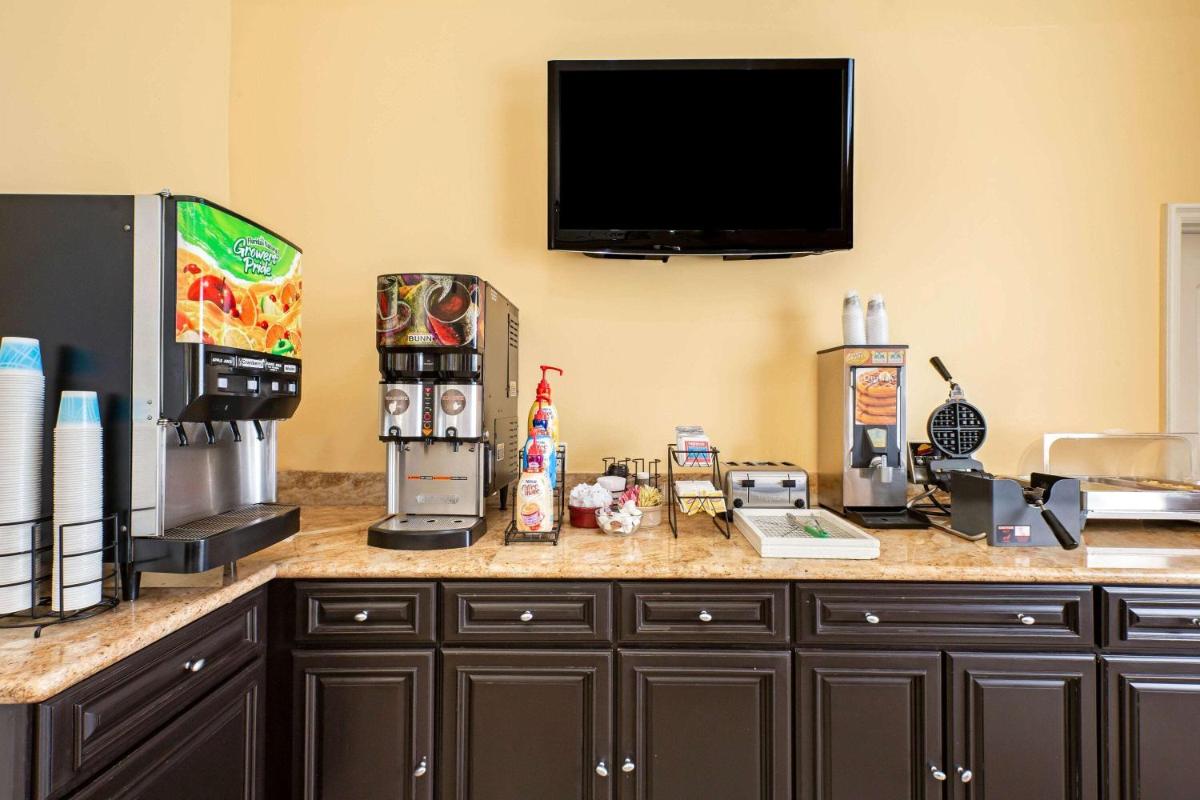 La Quinta by Wyndham Moreno Valley - Housity