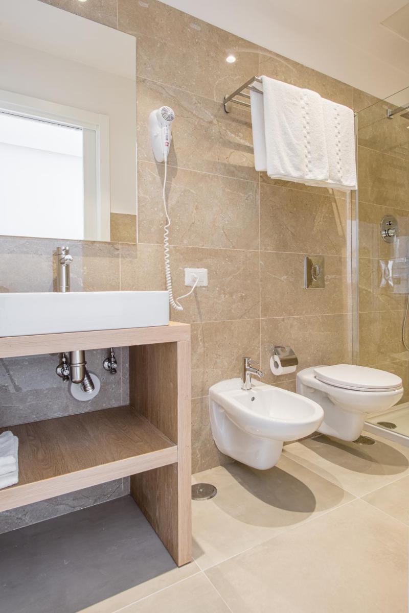 Lux Caracciolo - Housity
