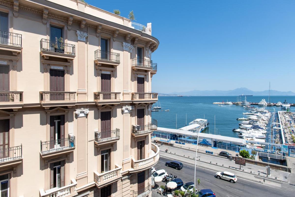 Lux Caracciolo - Housity
