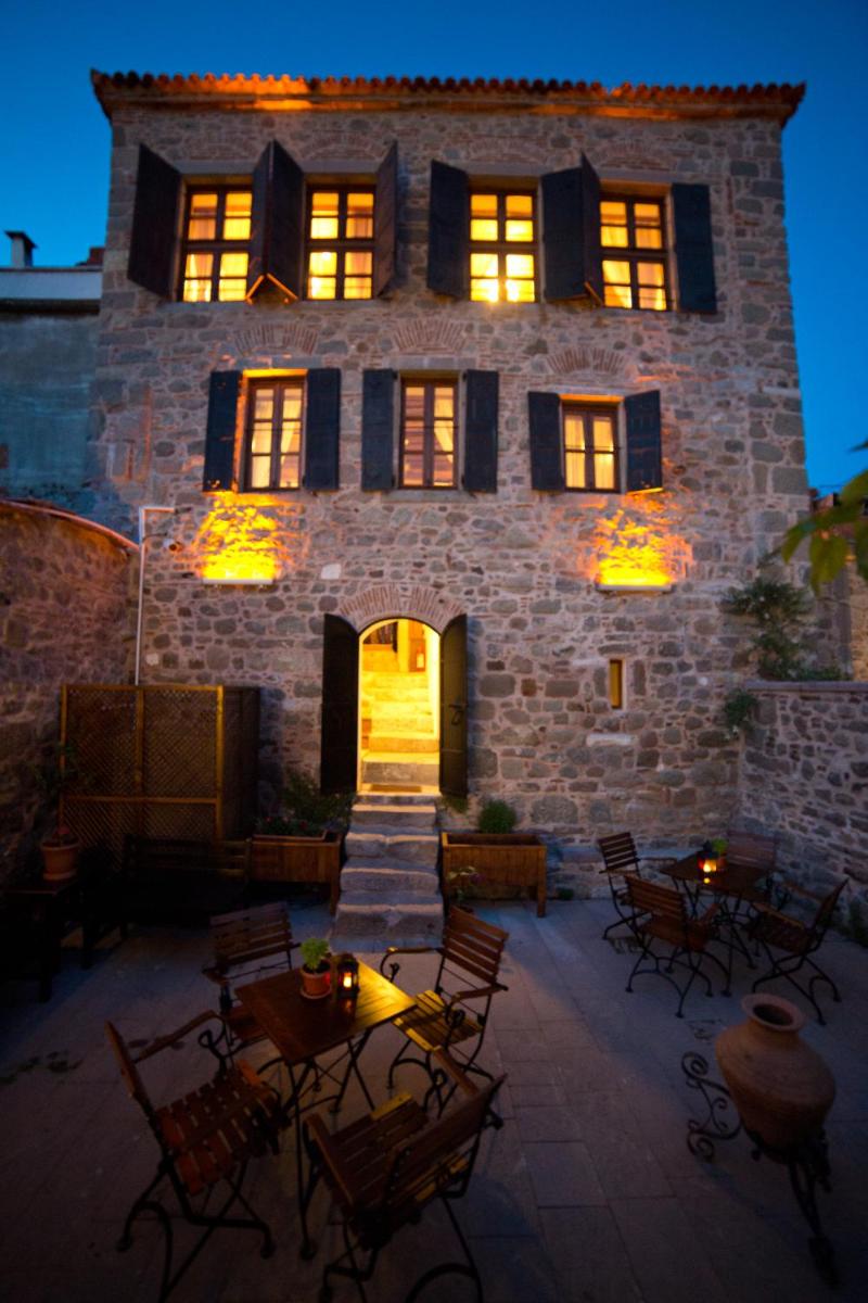 Suitetrails - Aristonicus Boutique Hotel
