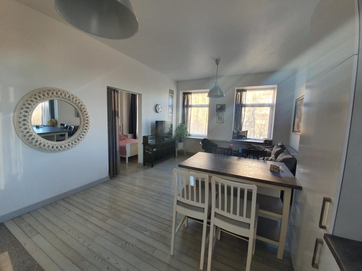 Vilnius apartment with stained glass - Housity