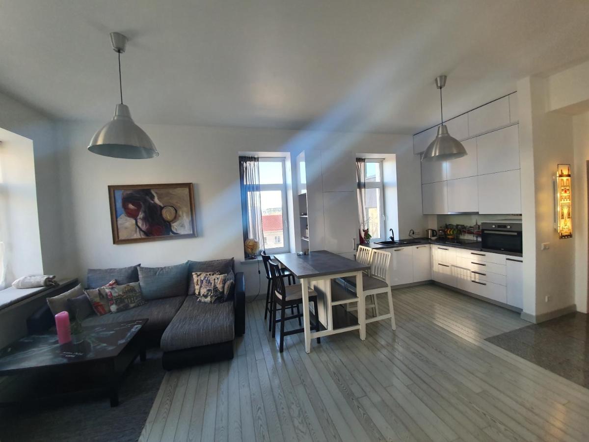 Vilnius apartment with stained glass - Housity