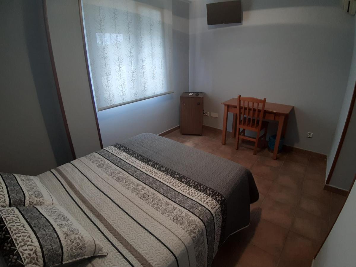 Hotel Los Leones, el más cercano a Warner - Housity