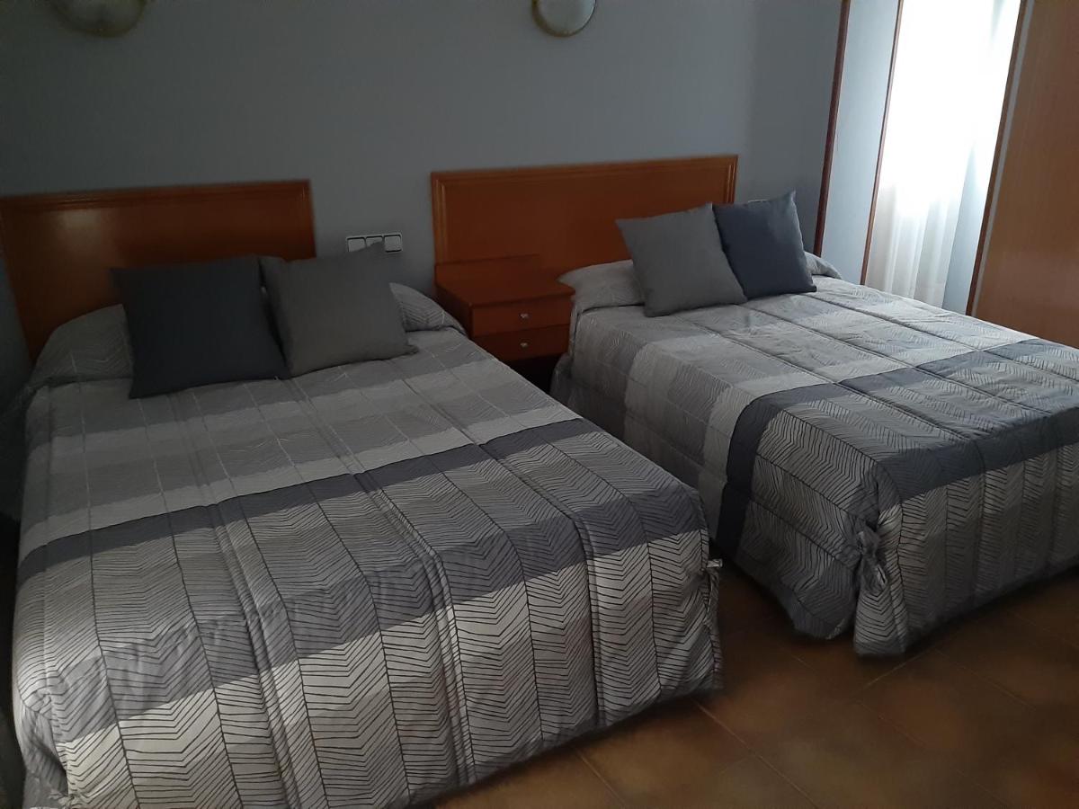 Hotel Los Leones, el más cercano a Warner - Housity