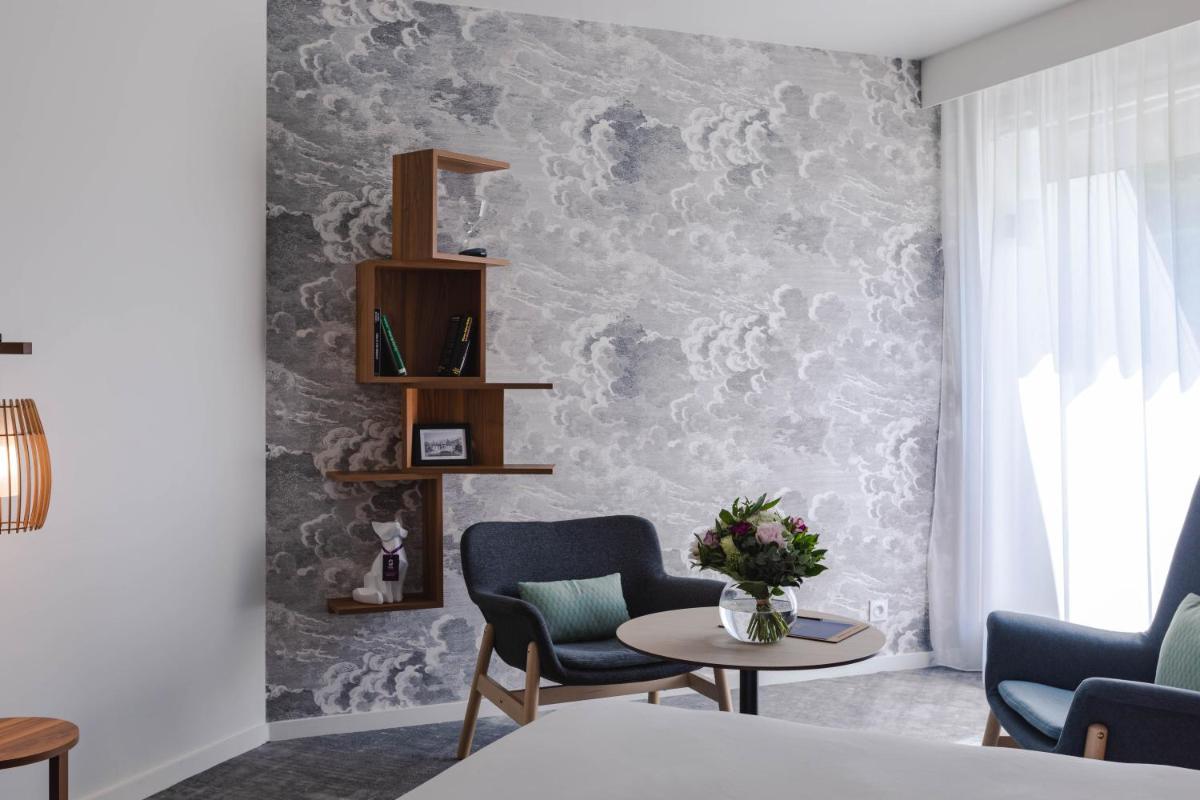 Coin salon dans l'établissement Mercure Aix-les-Bains Domaine de Marlioz Hôtel & Spa
