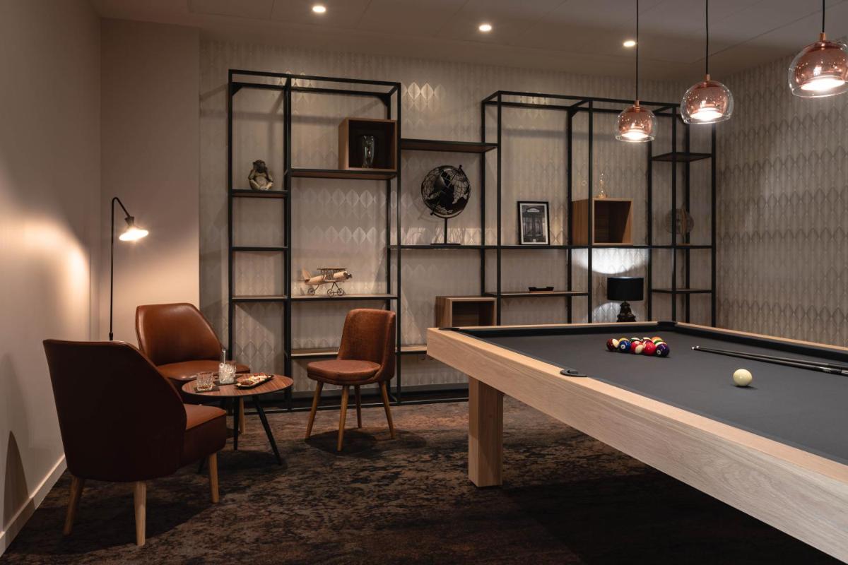 Billard dans l'établissement Mercure Aix-les-Bains Domaine de Marlioz Hôtel & Spa