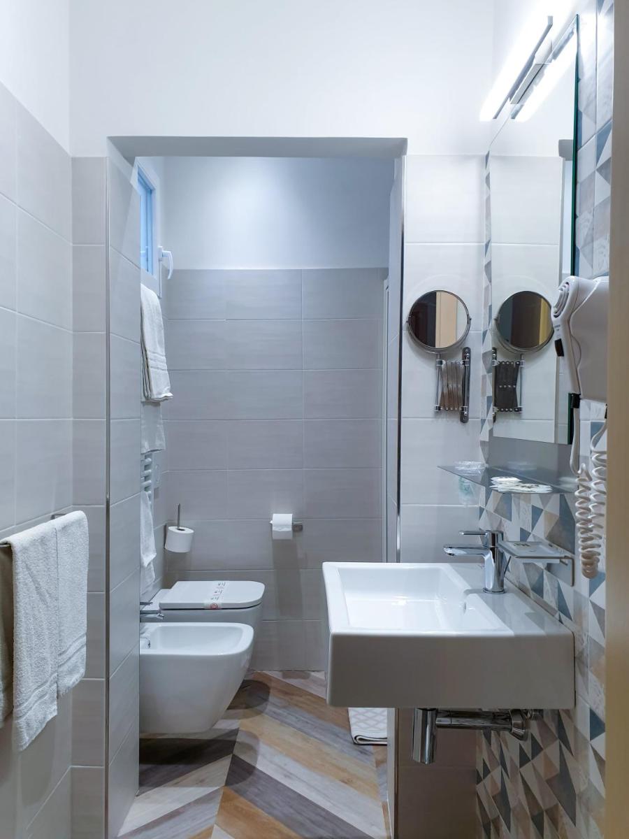 Color Hotel Rimini - Housity