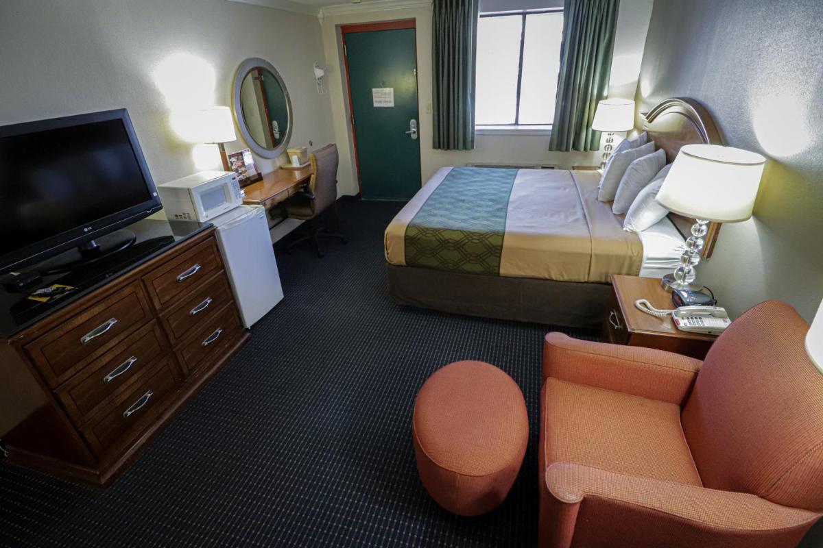 University Inn & Suites - Housity