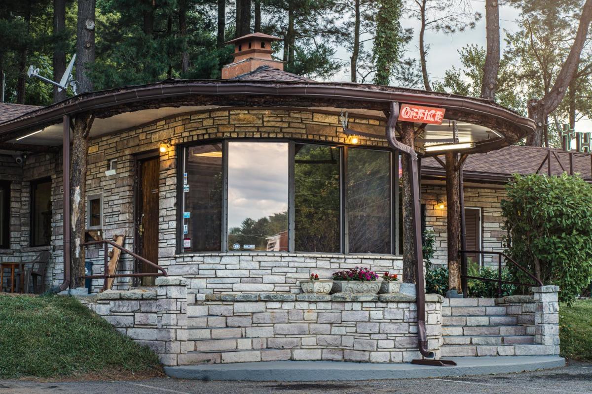 The Mountaineer Inn - Asheville - Housity