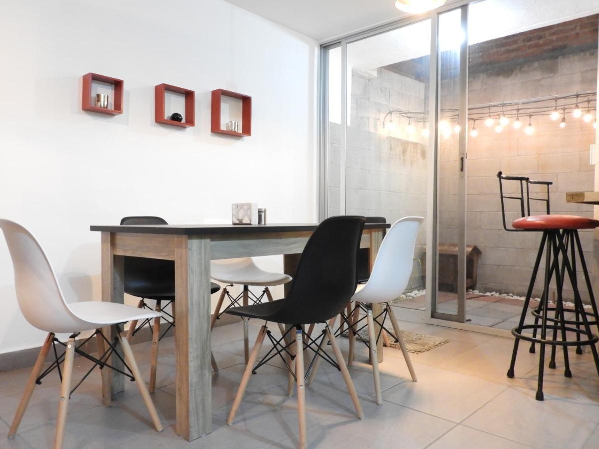 Los Prados Minimalist Home by Lunian - Housity