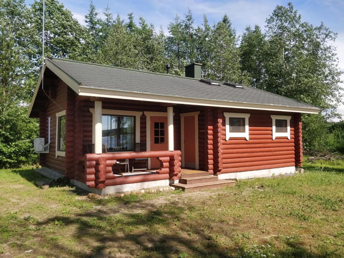 Tunnelmallinen hirsimökki kauniin järven rannalla - Housity