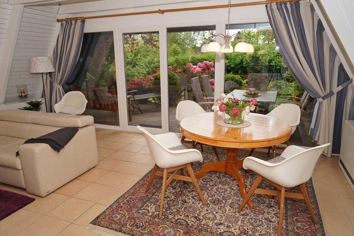 Zeltdachhaus fuer die ganze Familie - Housity