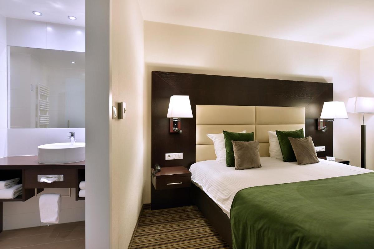 Hotel Charleroi Airport - Van Der Valk - Housity