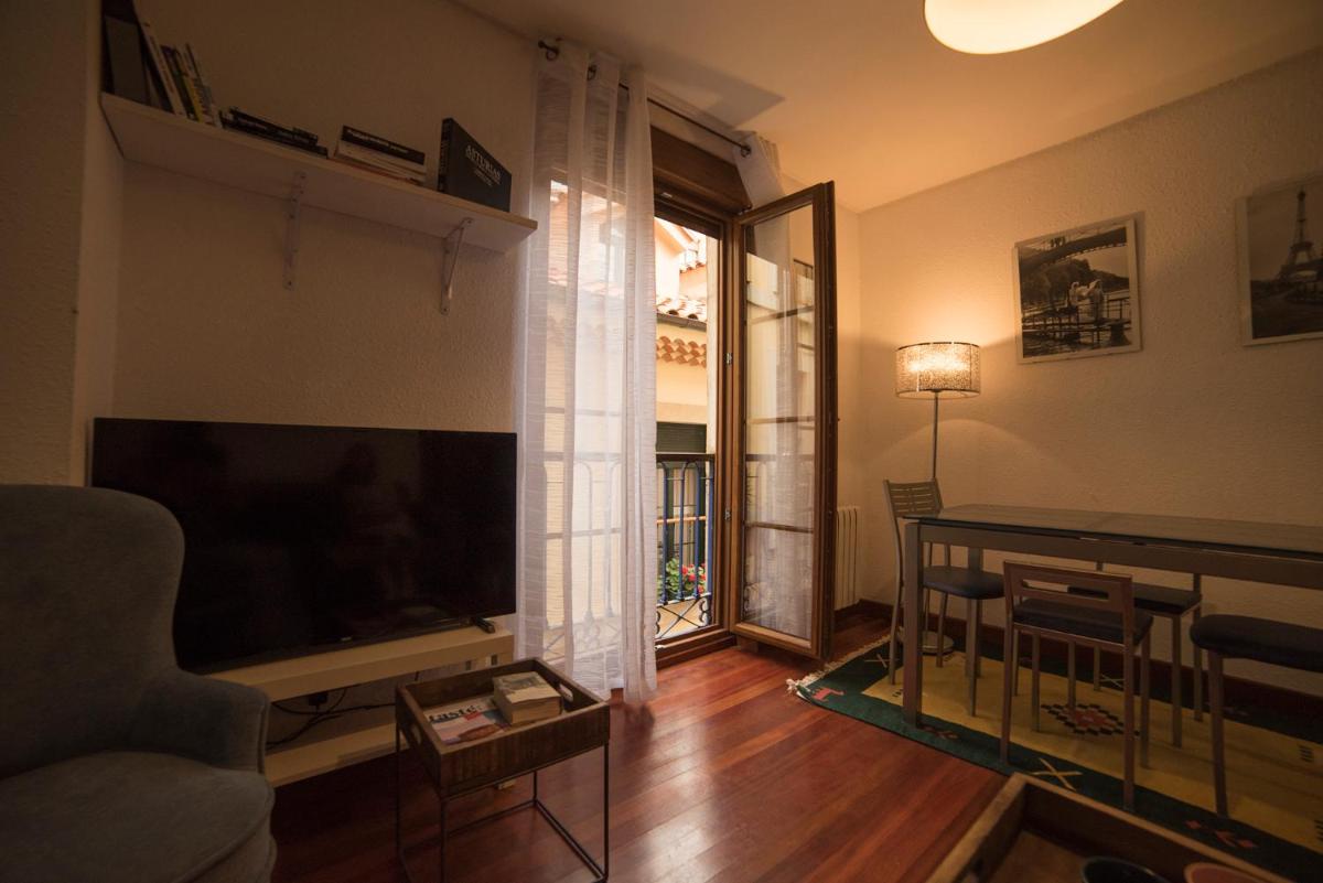 Apartamento en Cimadevilla junto al Puerto Deportivo - Housity