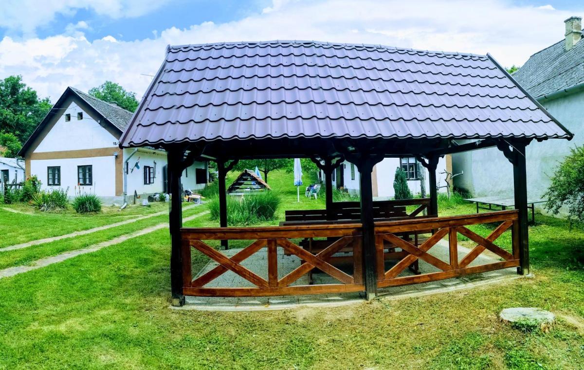 Pusztakisfalu Vendégház - Housity