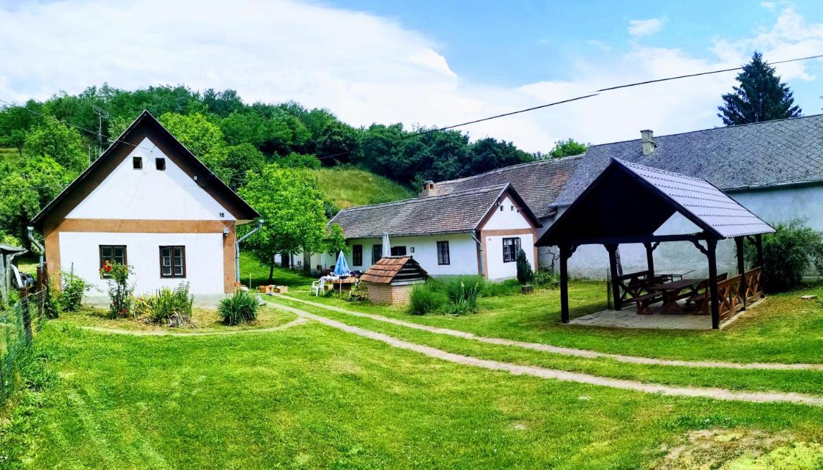 Pusztakisfalu Vendégház - Housity