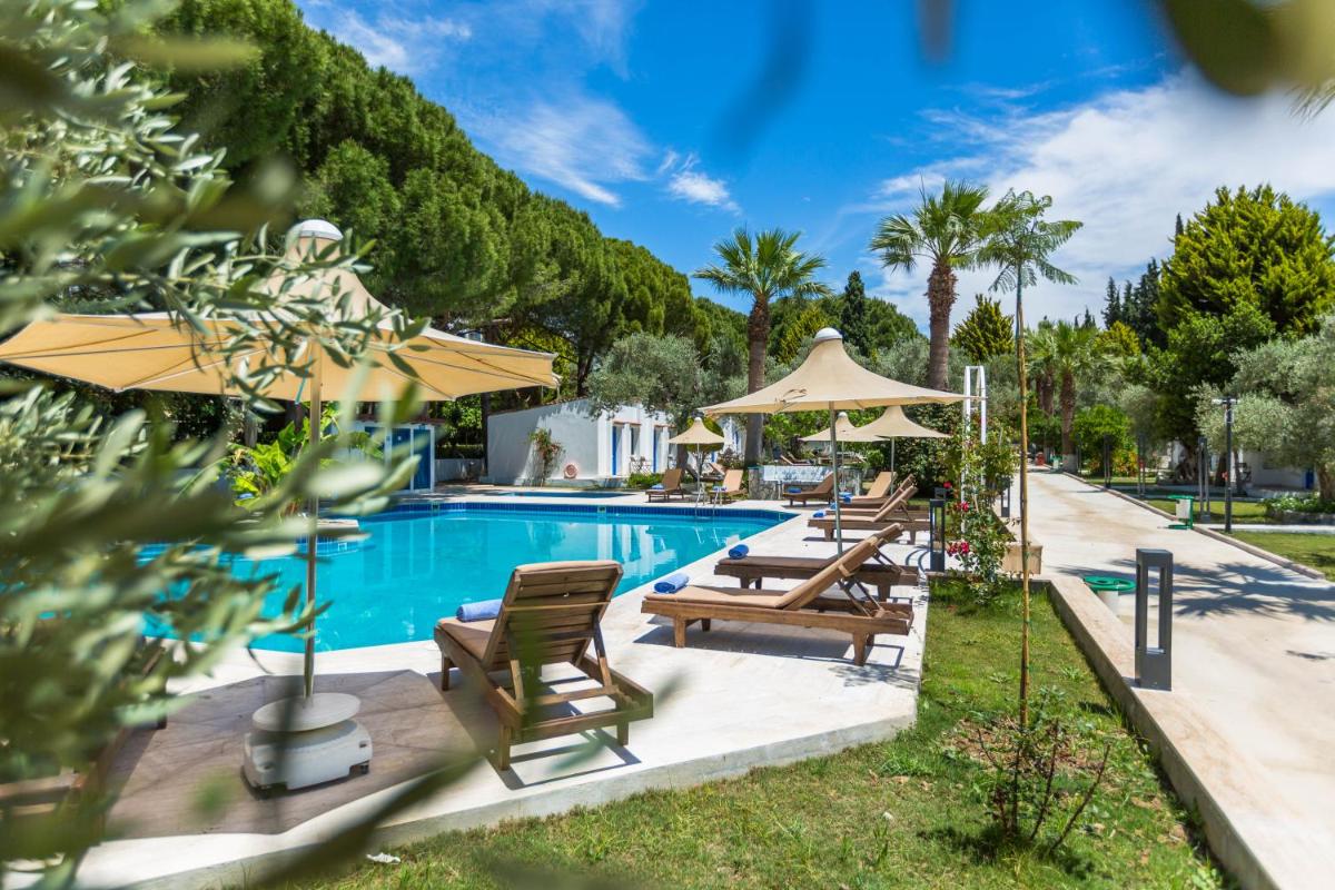 Risus Garden Marina Hotel - Housity