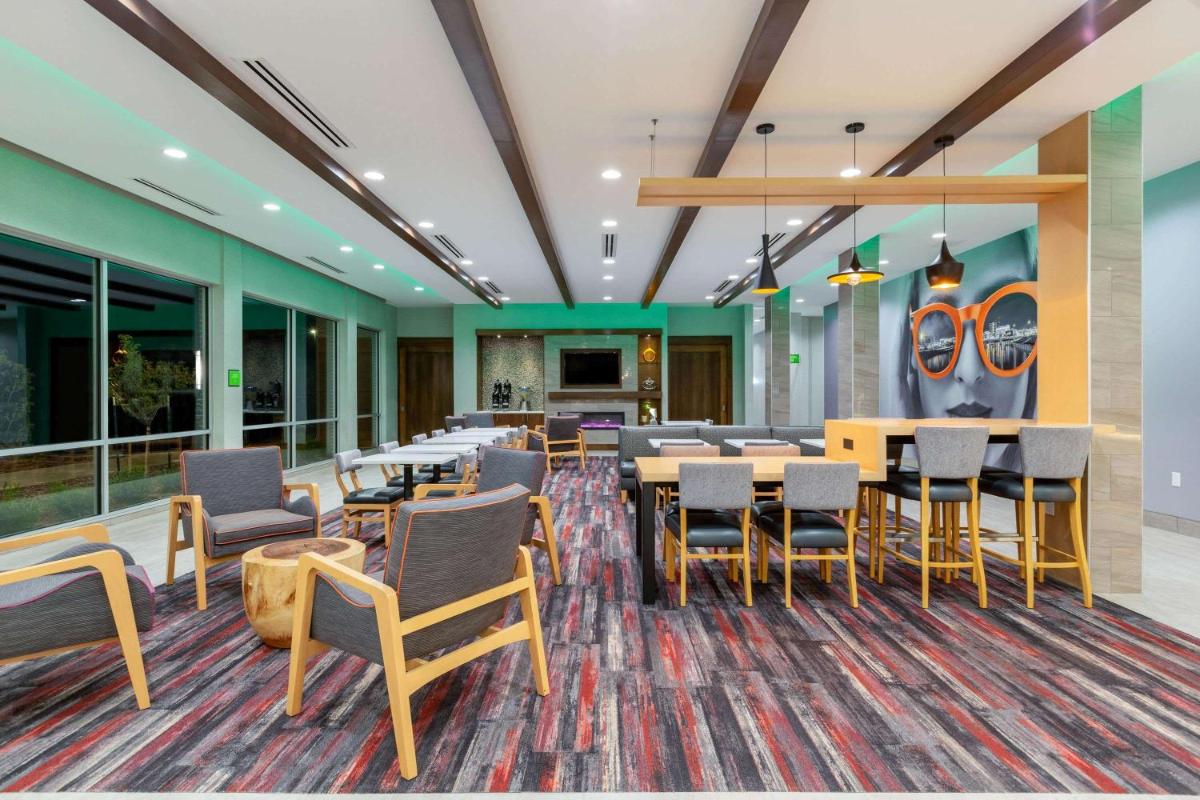 La Quinta by Wyndham Altoona Des Moines - Housity