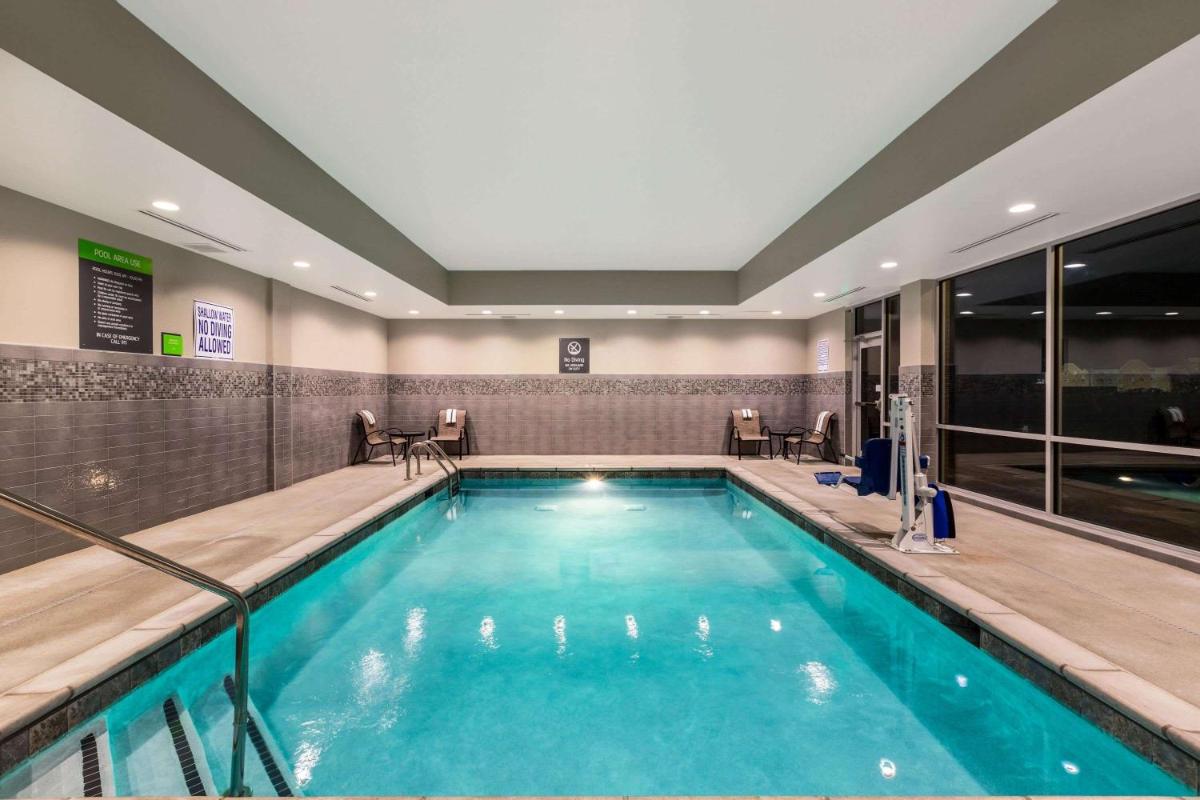 La Quinta by Wyndham Altoona Des Moines - Housity