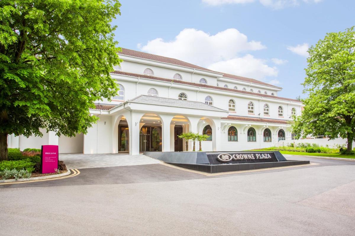 Crowne Plaza Gerrards Cross, an IHG Hotel - Housity