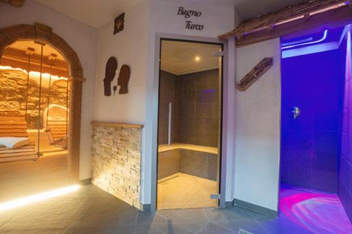 Hotel Ristorante Milano - Housity