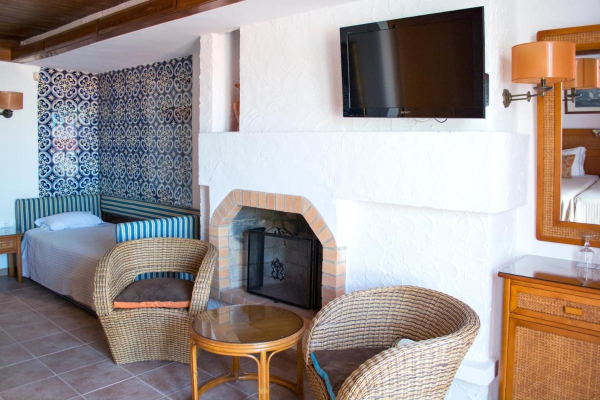 Uma televisão e/ou sistema de entretenimento em Hotel do Cerro