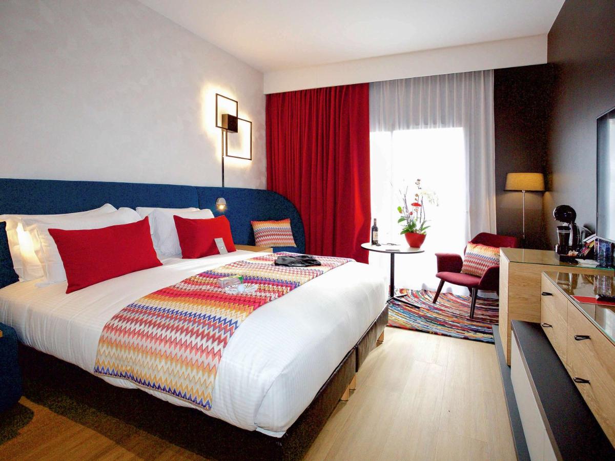 Un ou plusieurs lits dans un hébergement de l'établissement Cabot Hotel Bordeaux - MGallery Collection