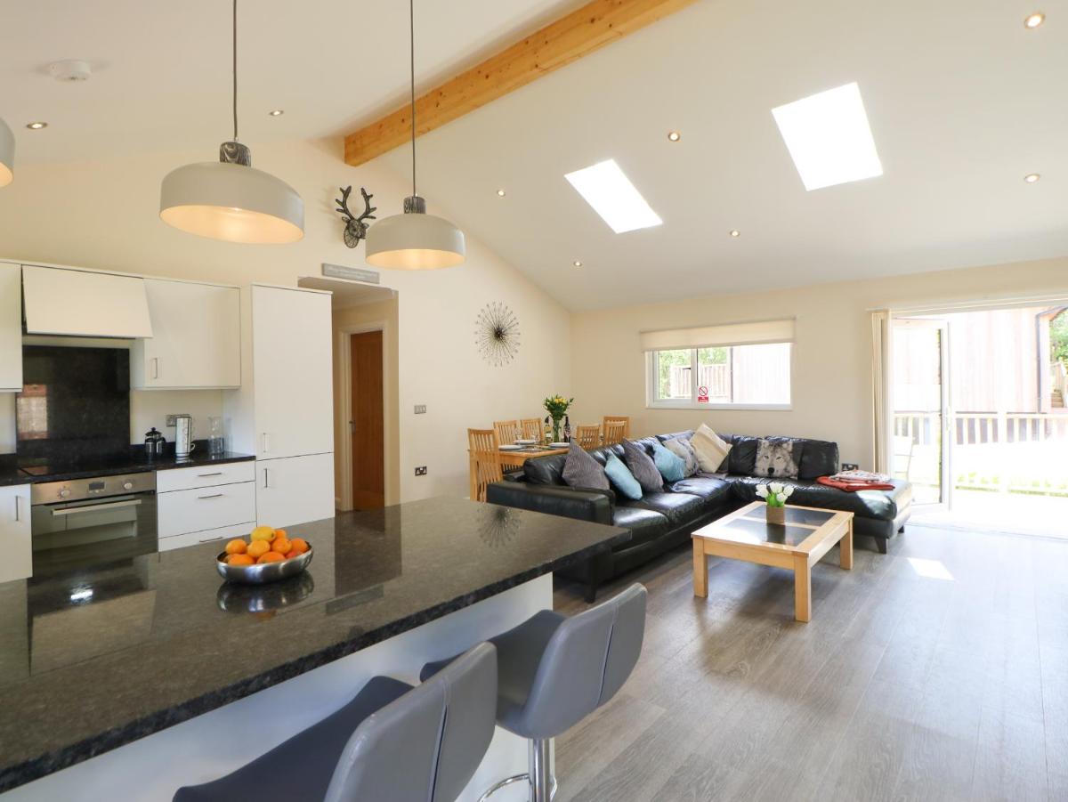 Broken-Sky Lodge - Housity